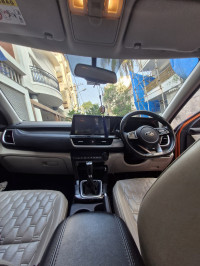 Punchy Orange Kia Seltos HTX diesel MT