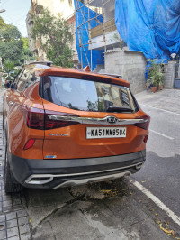 Punchy Orange Kia Seltos HTX diesel MT