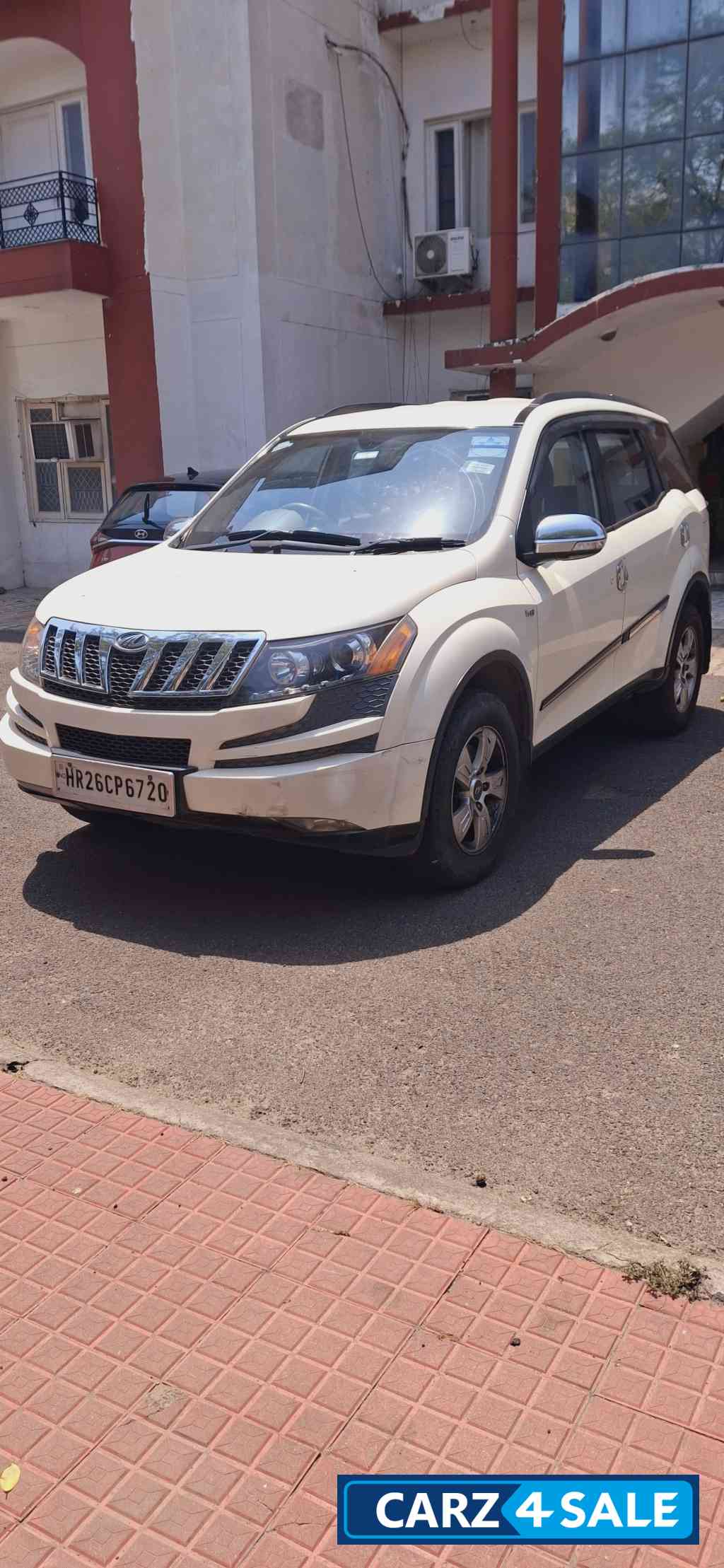 Mahindra XUV 500 W8