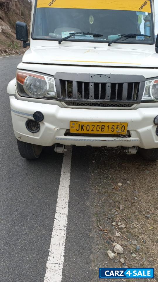 White Mahindra  Bolero pickup