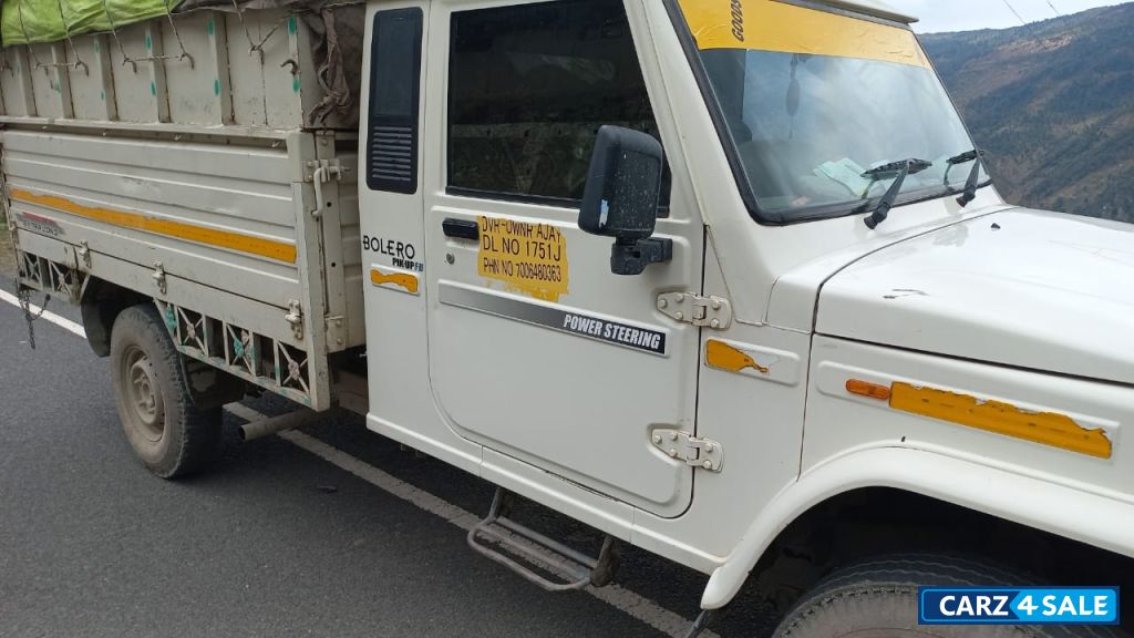 White Mahindra  Bolero pickup