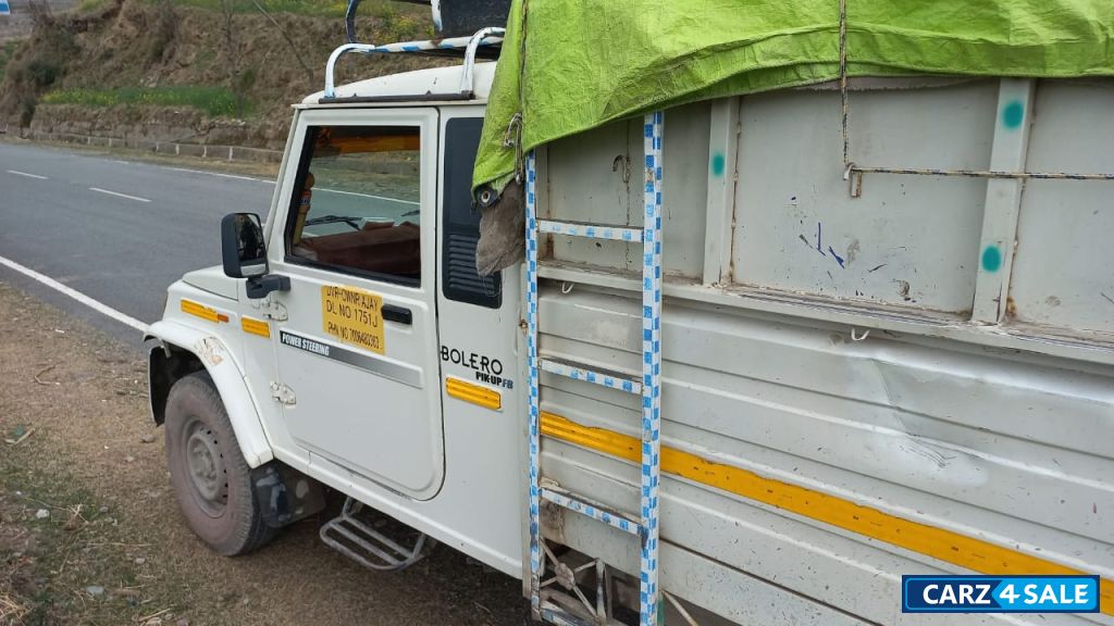 White Mahindra  Bolero pickup