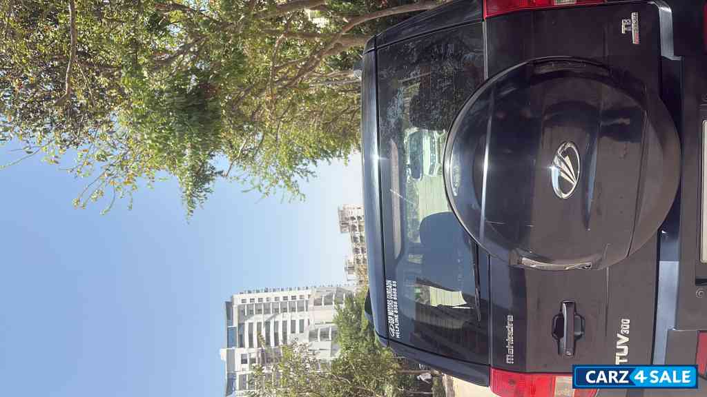 Mahindra TUV300 T8