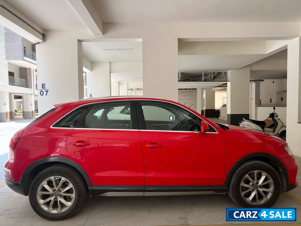 Red Audi Q3 35 TDI QUATTRO
