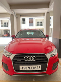 Red Audi Q3 35 TDI QUATTRO