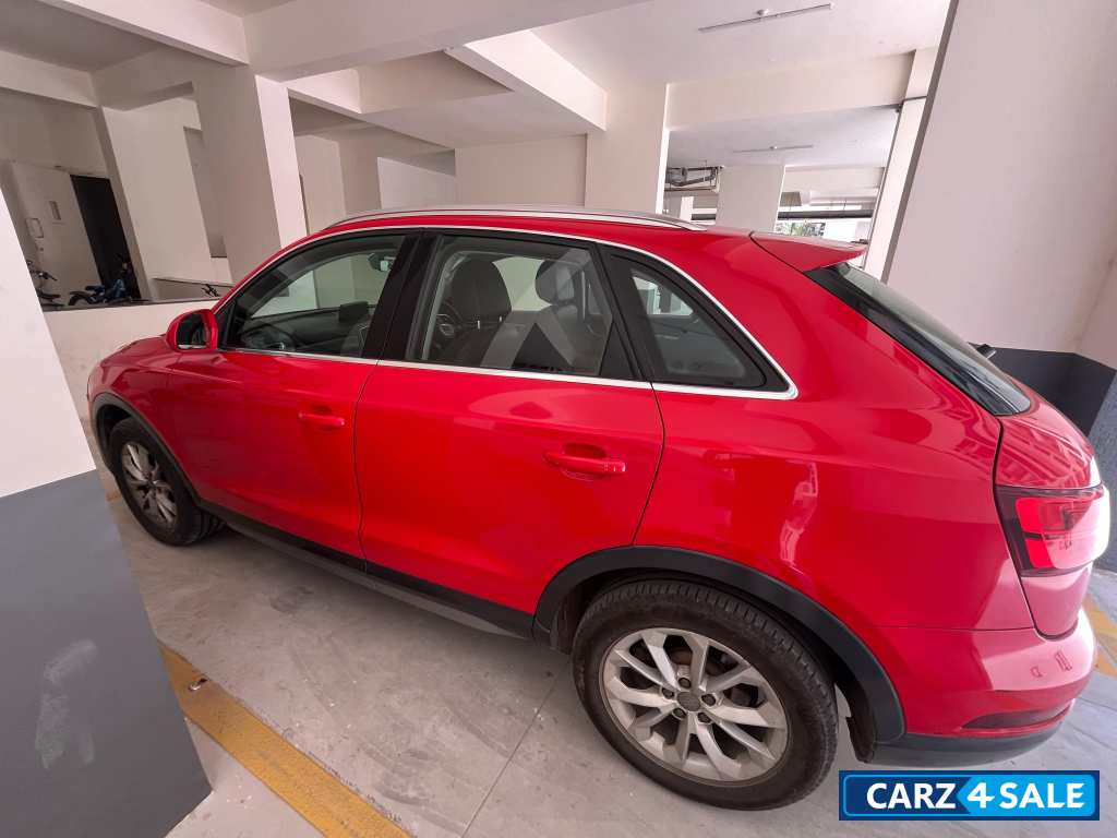Red Audi Q3 35 TDI QUATTRO