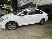 White Hyundai Verna sx