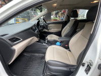 White Hyundai Verna sx