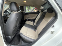 White Hyundai Verna sx