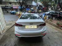 White Hyundai Verna sx