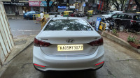 White Hyundai Verna sx