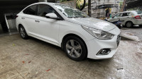 White Hyundai Verna sx