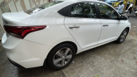 White Hyundai Verna sx