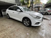 White Hyundai Verna sx