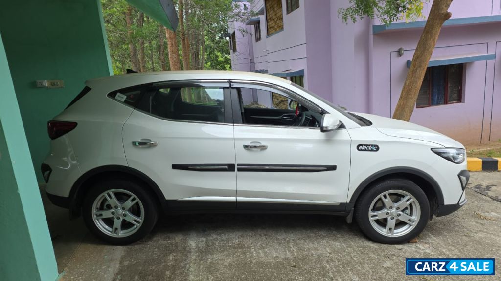 Candy White MG ZS EV EXECUTIVE