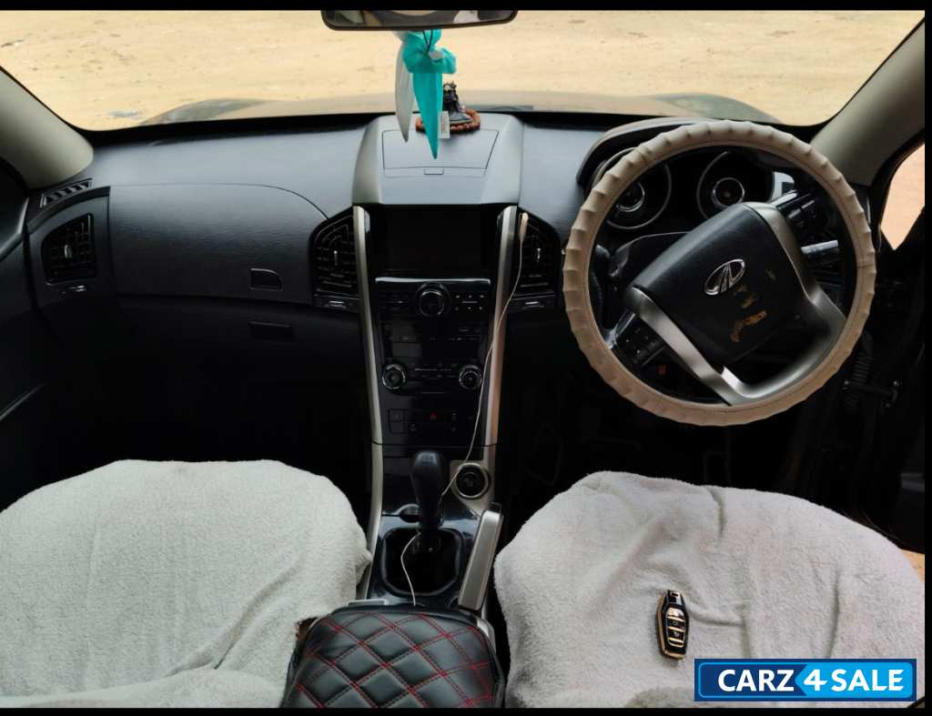 Mahindra XUV 500 W9 2.2 diesel manual