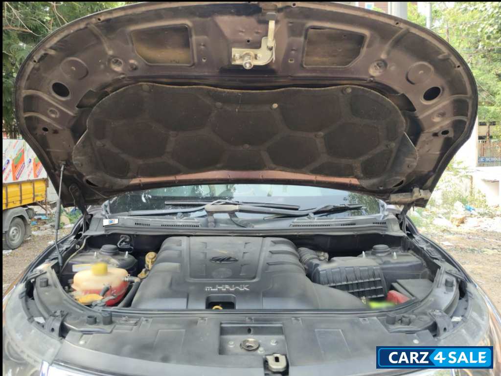 Mahindra XUV 500 W9 2.2 diesel manual