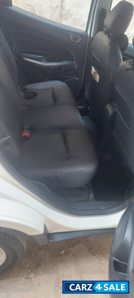 White Ford Ecosport Trend Plus