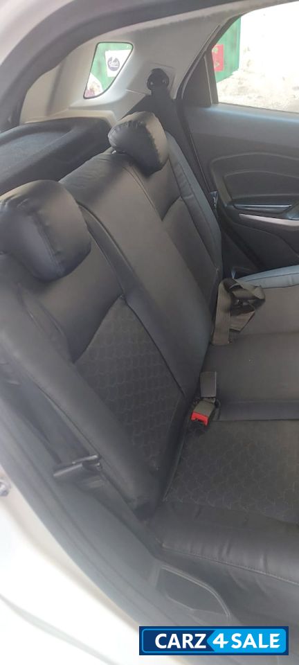 White Ford Ecosport Trend Plus