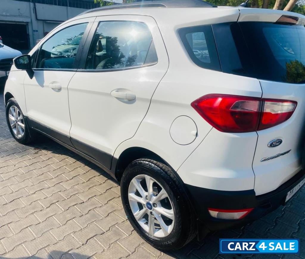 White Ford Ecosport Trend Plus