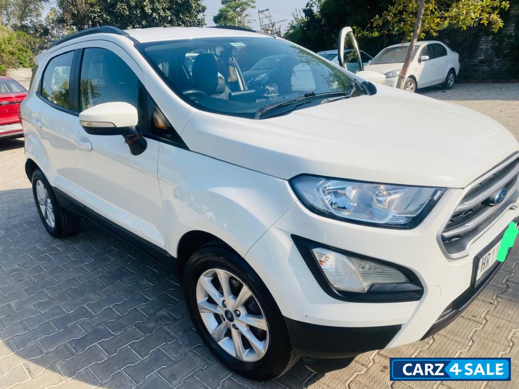 White Ford Ecosport Trend Plus