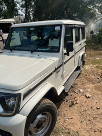 White Mahindra Bolero B4