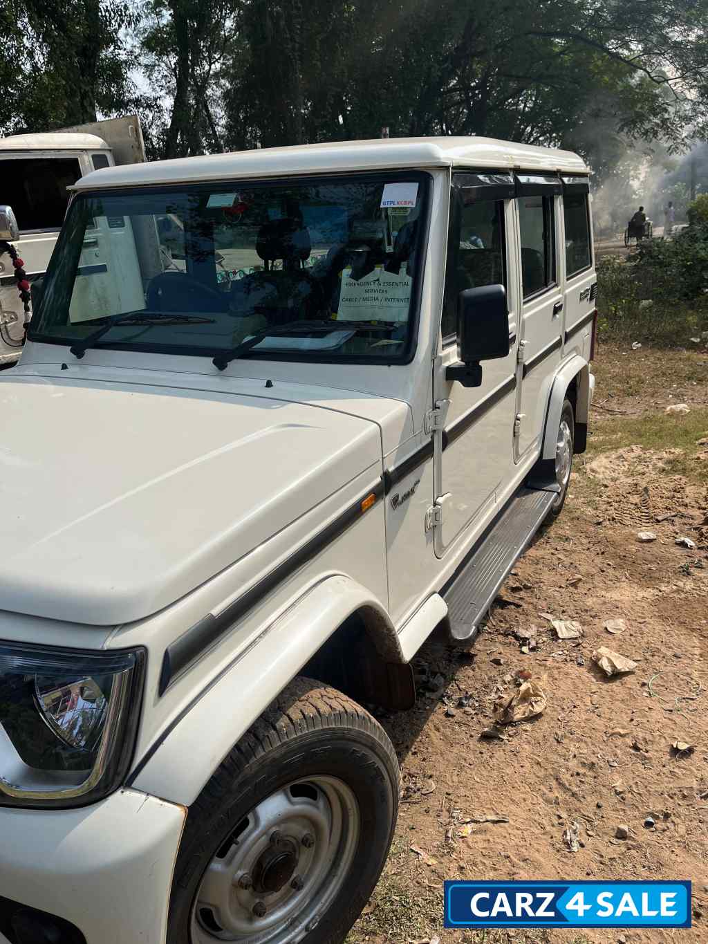 White Mahindra Bolero B4