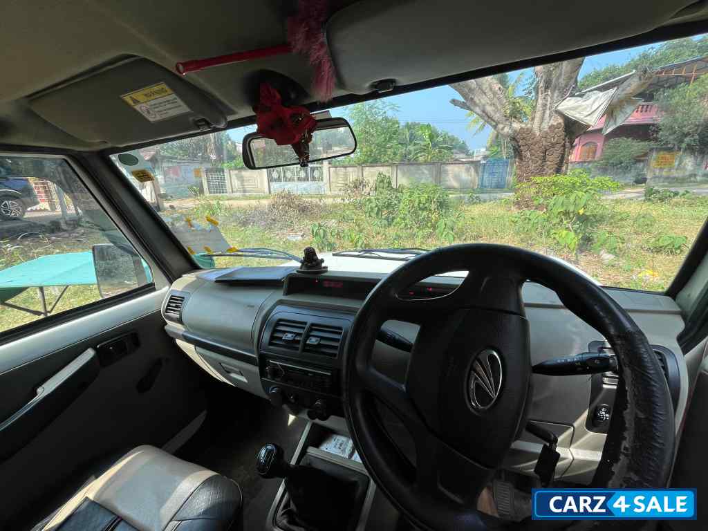 White Mahindra Bolero B4