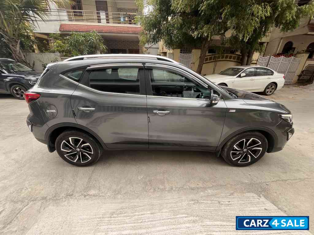 Havana Grey MG Astor Savvy 1.3 Turbo Sangria Red