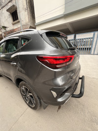 Havana Grey MG Astor Savvy 1.3 Turbo Sangria Red