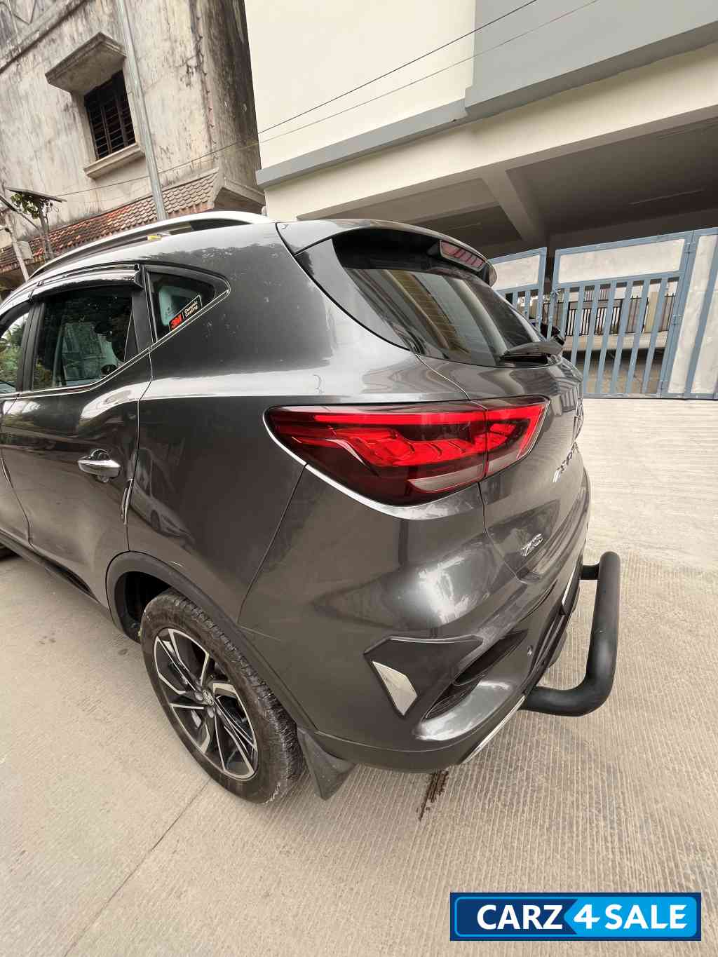 Havana Grey MG Astor Savvy 1.3 Turbo Sangria Red