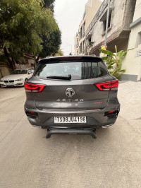 Havana Grey MG Astor Savvy 1.3 Turbo Sangria Red