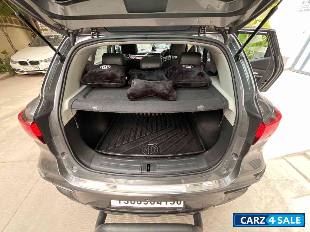 Havana Grey MG Astor Savvy 1.3 Turbo Sangria Red