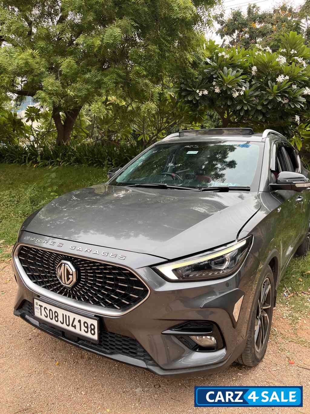 Havana Grey MG Astor Savvy 1.3 Turbo Sangria Red