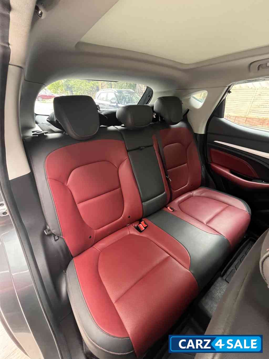 Havana Grey MG Astor Savvy 1.3 Turbo Sangria Red