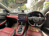 Havana Grey MG Astor Savvy 1.3 Turbo Sangria Red