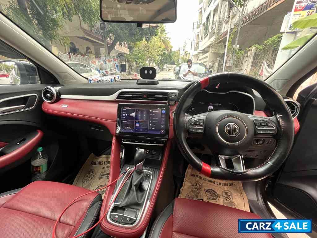 Havana Grey MG Astor Savvy 1.3 Turbo Sangria Red