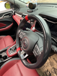 Havana Grey MG Astor Savvy 1.3 Turbo Sangria Red