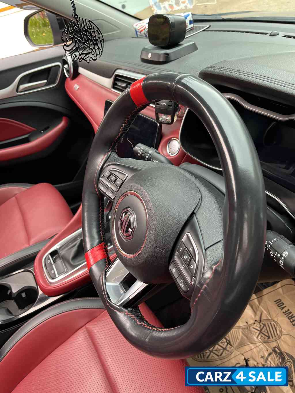 Havana Grey MG Astor Savvy 1.3 Turbo Sangria Red