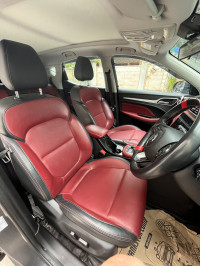 Havana Grey MG Astor Savvy 1.3 Turbo Sangria Red