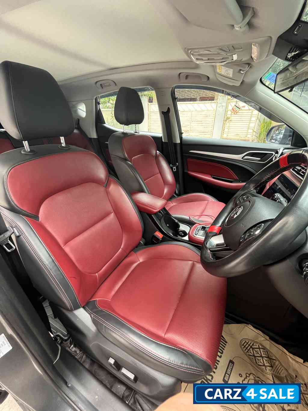 Havana Grey MG Astor Savvy 1.3 Turbo Sangria Red