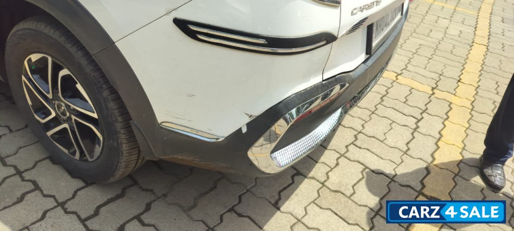 Glacier White Pearl Kia Carens Carens Luxury Plus 1.5 Diesel AT 7 STR Glacier White Pearl Kia Carens Carens Luxury Plus 1.5 Diesel AT 7 STR