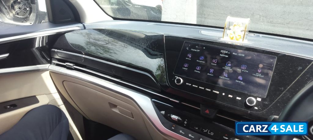 Glacier White Pearl Kia Carens Carens Luxury Plus 1.5 Diesel AT 7 STR Glacier White Pearl Kia Carens Carens Luxury Plus 1.5 Diesel AT 7 STR