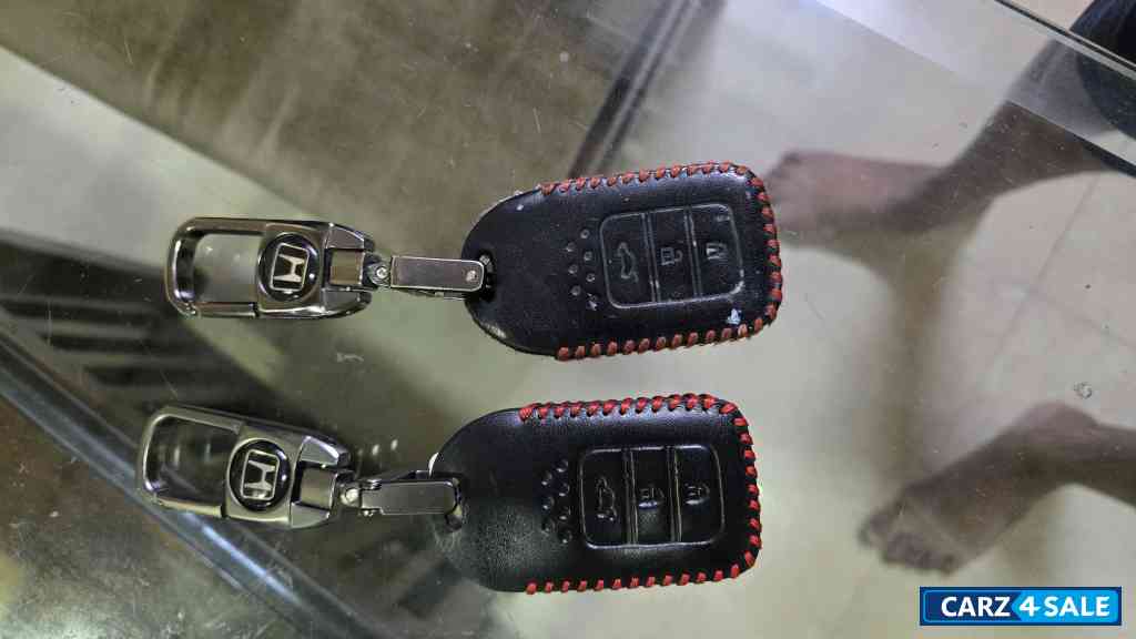 Pearl White Honda City ZX MT iVTEC