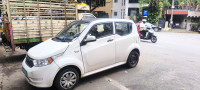White Mahindra e2o P6