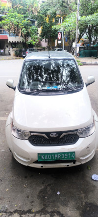 White Mahindra e2o P6