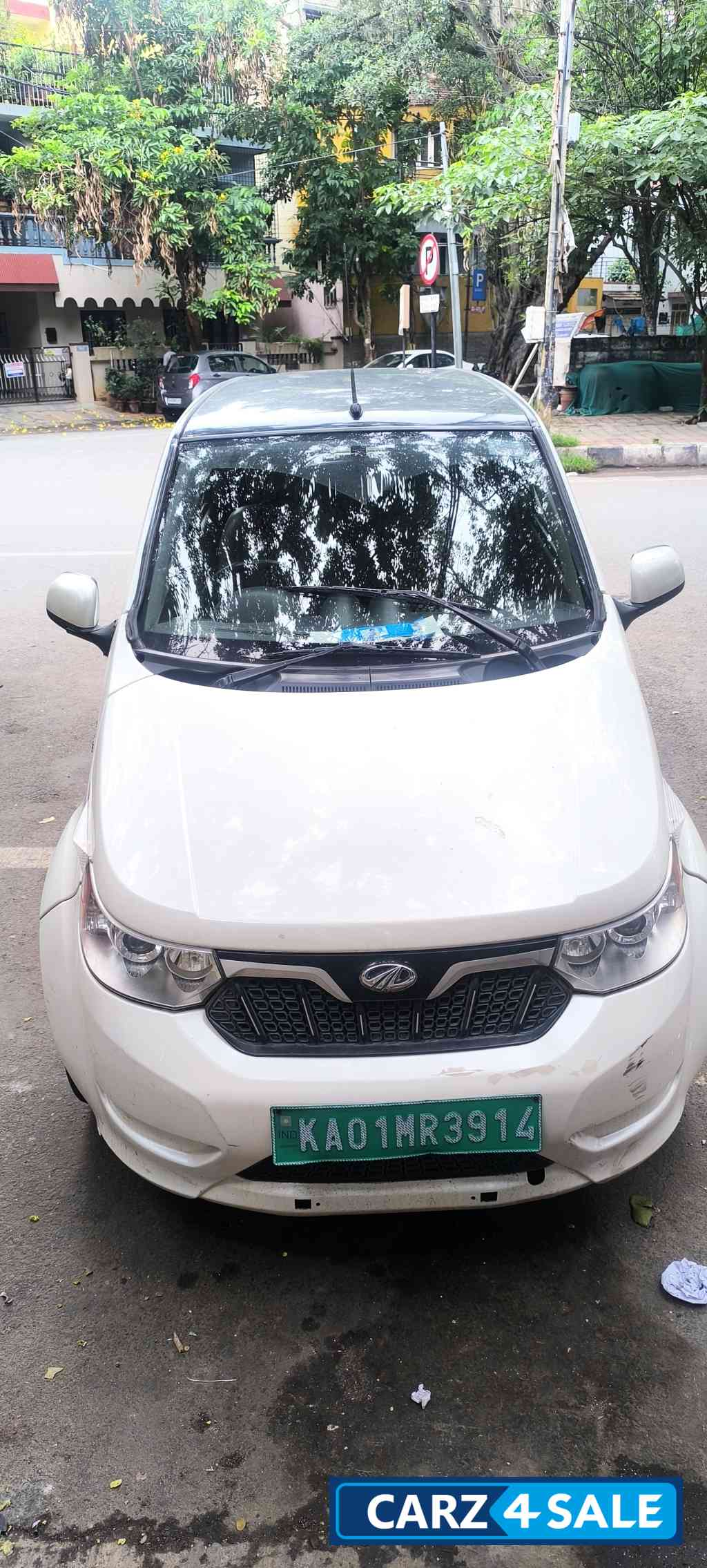 White Mahindra e2o P6