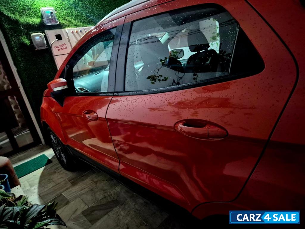 Red Ford Ecosport Titanium TDCi Disel