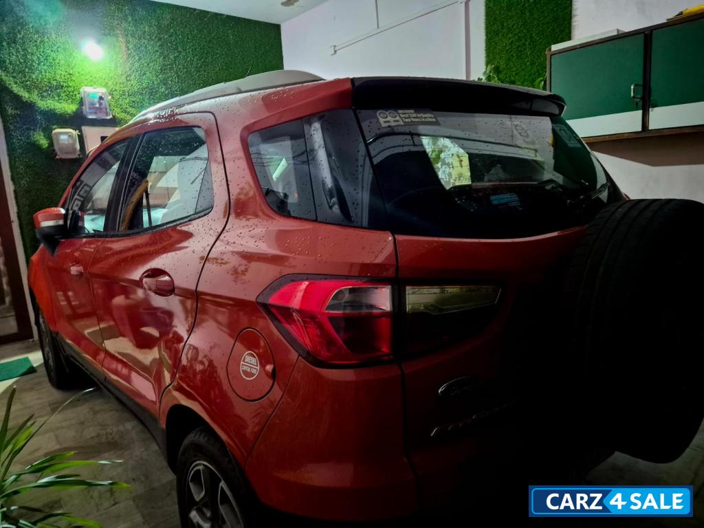 Red Ford Ecosport Titanium TDCi Disel