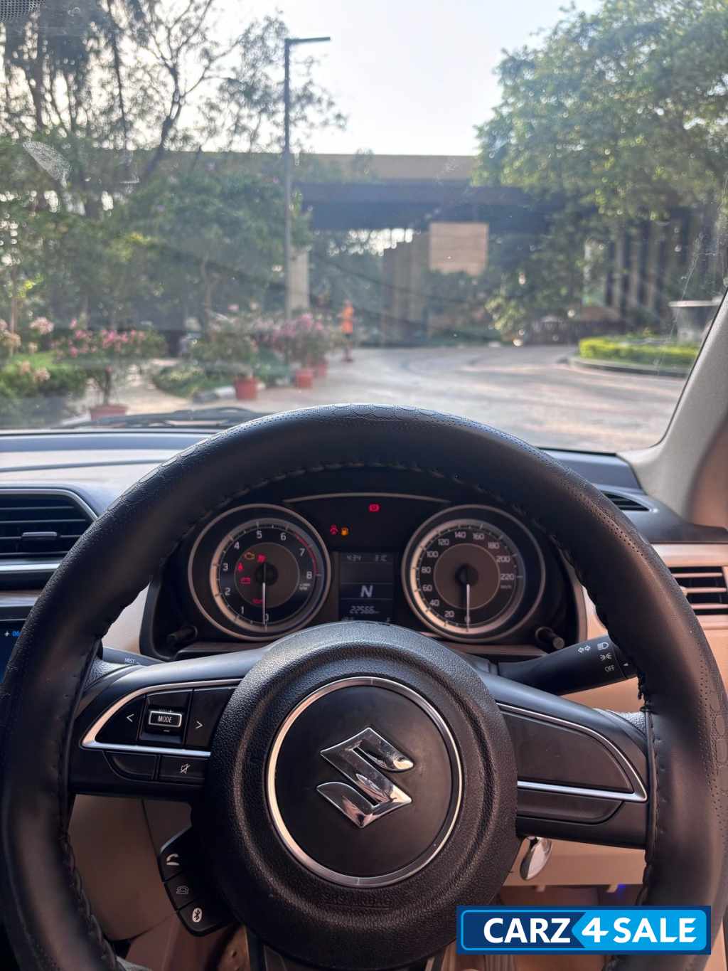 White Maruti Suzuki Dzire Vxi